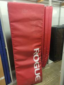 lot 39021 image: Lot of 4 ( 9ft x 12ft ) Rogue Gym Mats
