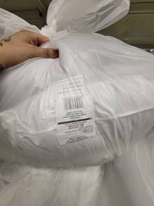 lot 39031 image: Lot of Pillows