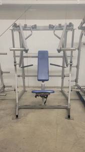 lot 39054 image: Hammer Strength Iso Lateral Decline Press