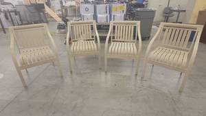 lot 39103 image: (4) Aluminum Outdoor Chairs