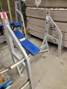 lot 39170 image: Hammer Strength Decline Bench Press Rack