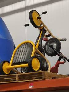 lot 39199 image: (2) Kids Bikes