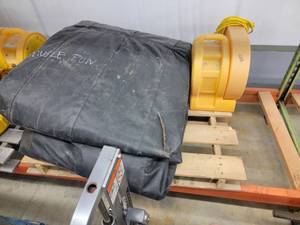lot 39202 image: Inflatable