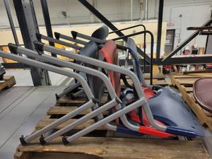 lot 38531 image: Lot of 4 Lobby Office Chairs ( 3 Plastic and 1 Cloth with Arms)