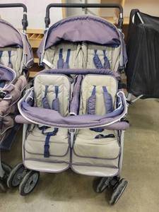 lot 38449 image: 4 Child Stroller