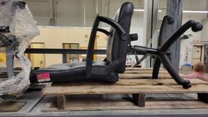 lot 38514 image: Balck Vinyl Office Chair