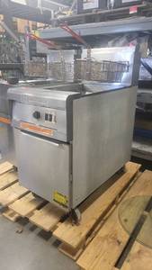 lot 38548 image: Commercial Frymaster Natural Gas Deep Fryer AL Series Model MJCFESD