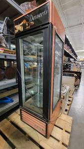 lot 38549 image: Commercial True Refrigerated Display Class W 5 Round Glass Display Shelves Model G4SM-22RGS