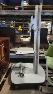 lot 38556 image: Balt 3-Tier Metal Moniter Rolling Cart
