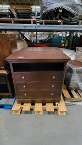 lot 38569 image: (2) Thomasville Wooden Dressers W Three Drawers and a Shelf