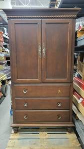 lot 38572 image: Wooden Bedroom Tv Stand W Drawers