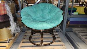 lot 38579 image: 41in Woodem Papsun Chair W a Green Soft Cushion