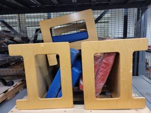 lot 38706 image: Lot of 3 Piece Childrens Modular Seating ( Red and Blue Cushions)