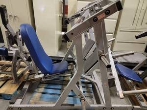 lot 38710 image: Hammer Strength Uni Lateral Leg Press Machine