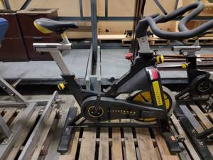 lot 38713 image: Livestrong Stationary Bike Trainer