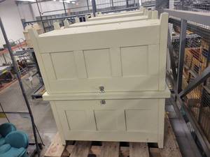 lot 38758 image: Lot of 2 Wooden Foot Trunk - Beige (33 x 16 x 17 )