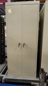 lot 38760 image: Sandusky Metal Sotrage Cabinet w 4 Shelves