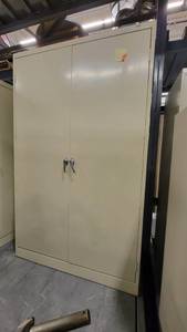 lot 38763 image: Tennsco Metal Storage Cabinet W 4 Shelves