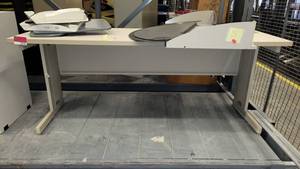 lot 38796 image: White Simple Computer Desk