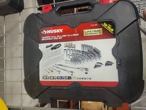 lot 38881 image: 134 Piece Husky Tool Set