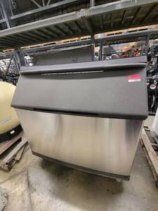 lot 38890 image: Commercial Ice Bin
