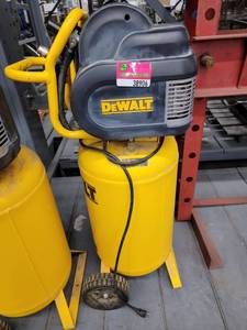 lot 38906 image: Dewalt 15 Gallon 1.6 Hp 5.0Cfm Portable Air Compressor