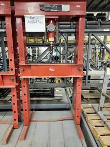 lot 38908 image: Sunex 40Ton Air Over Hydraulic Press