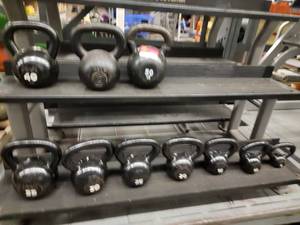 lot 38952 image: Set Of 10 Kettle Bells 5lb To 50Lb