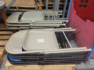 lot 38813 image: 15 Metal Folding Chairs