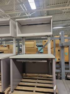lot 38821 image: 4ft x 4ft Office Space Unit with Hutch