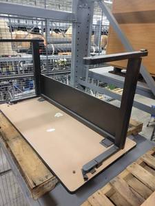 lot 38828 image: Computer Table