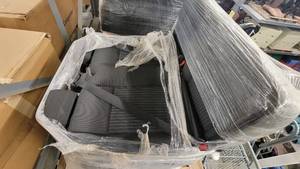 lot 38913 image: (3) Van  Bus Seats W Seat Belts