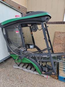 lot 39927 image: John Deere Compact Tractor Cab