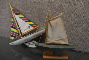 lot 1000 image: Lot of 2 Wood Sailboats  Bosun Boats  13.75 x 11 x 2.75 and 10.25 x 9 x 2.25