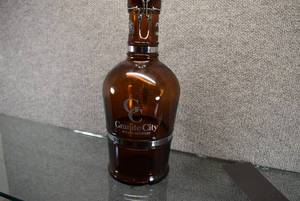 lot 3000 image: Granite City Amber Glass Growler  Musier  13.25 x 4.5