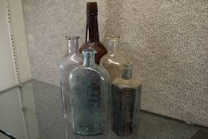 lot 3003 image: Lot of 5 Old Medicine and Amber Bottles  Dr. Peter Fahrney & Sons, Pepto-Mangan (Gude), Lydia E. Pinkhams Vegetable Compound