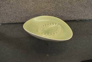 lot 3008 image: Vintage Mid Century Modern Ashtray  8 x 6