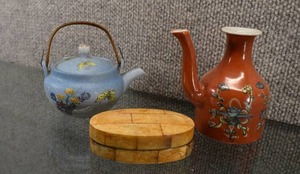lot 3015 image: Lot of 3 Two Mini Teapots and Etched Bone Trinket Box  4 x 2.5 , 3 x 3.5, and 3.5 x 1