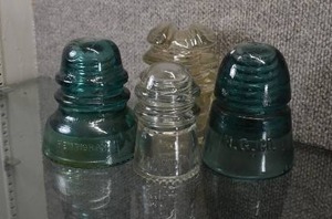 lot 3027 image: Lot of 4 Glass Insulators  Hemingray -43, Hemingray-9, H.G. Co, Hemingray No.40