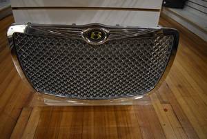 lot 3064 image: Replacement for Chrysler 300  Bentley Style Plastic Car Grill