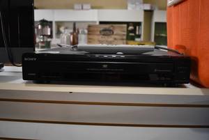 lot 6002 image: DVP-MC85H DVDCD Player  Sony  With Remote