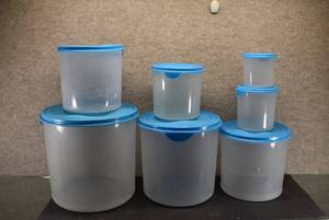 lot 6033 image: Huge Lot Of Tupperware, Plastic Containers, and Kitchen Items