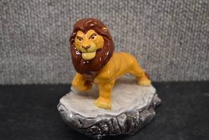 lot 6040 image: Adult Simba Ceramic Figurine  Disney  Lion King  5 x 5.25 x 4