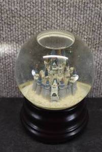 lot 6042 image: Cinderellas Castle Musical Snow Globe  Disney  5.75 x 3.75