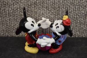 lot 6047 image: Mickey and Minnie Mouse Valentines Candle Holder  Disney  3.5 x 2.5 x 3.25