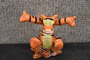 lot 6049 image: Tigger Ceramic Figurine  Disney  4 x 4.25 x 3
