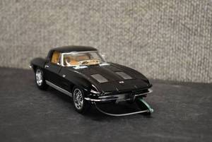 lot 6073 image: 1963 Chevrolet Corvette Sting Ray Diecast Car  Sunnyside LTD.  124 scale  7 x 2.75 x 2.25