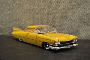 lot 6075 image: 1958 Cadillac Deville Diecast Car  Jada  124 scale  9.25 x 3.25 x 2.25