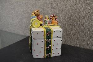 lot 6078 image: Christmas Gift Trinket Box  Nikko  6.5 x 4.25 x 4