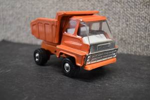 lot 6082 image: Vintage Pressed Steel Dump Truck  5 x 3 x 3.5